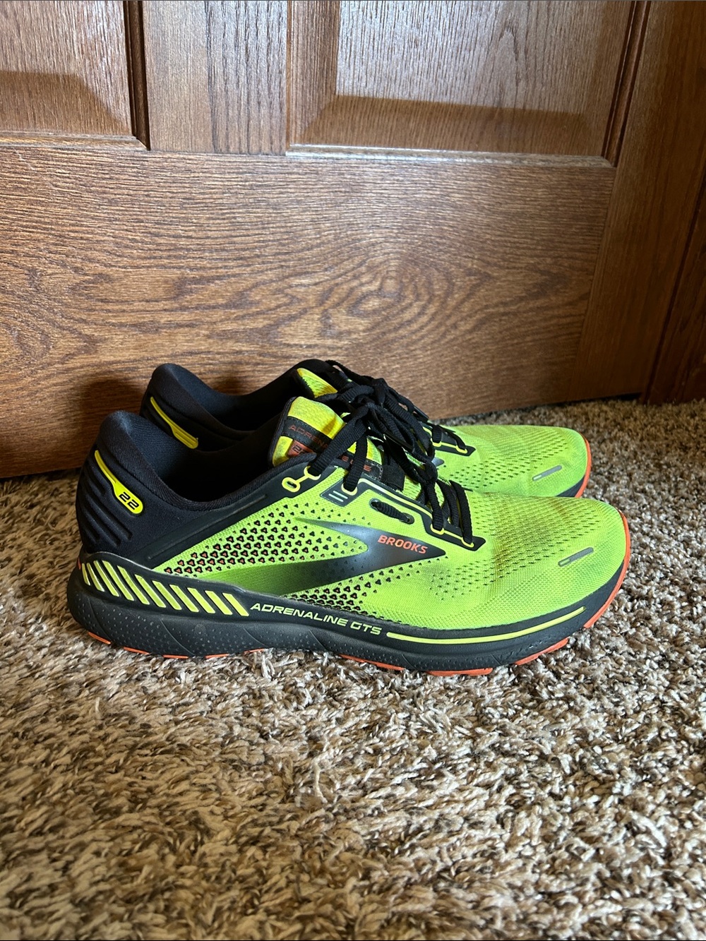 Brooks Men’s Adrenaline GTS 22 Running Shoes Size 12